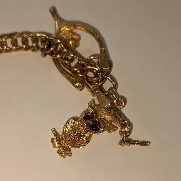 VTG GOLD TONE FAUX PEARL & RHINESTONE CHUNKY CHARM BRACELET - Picture 10 of 10